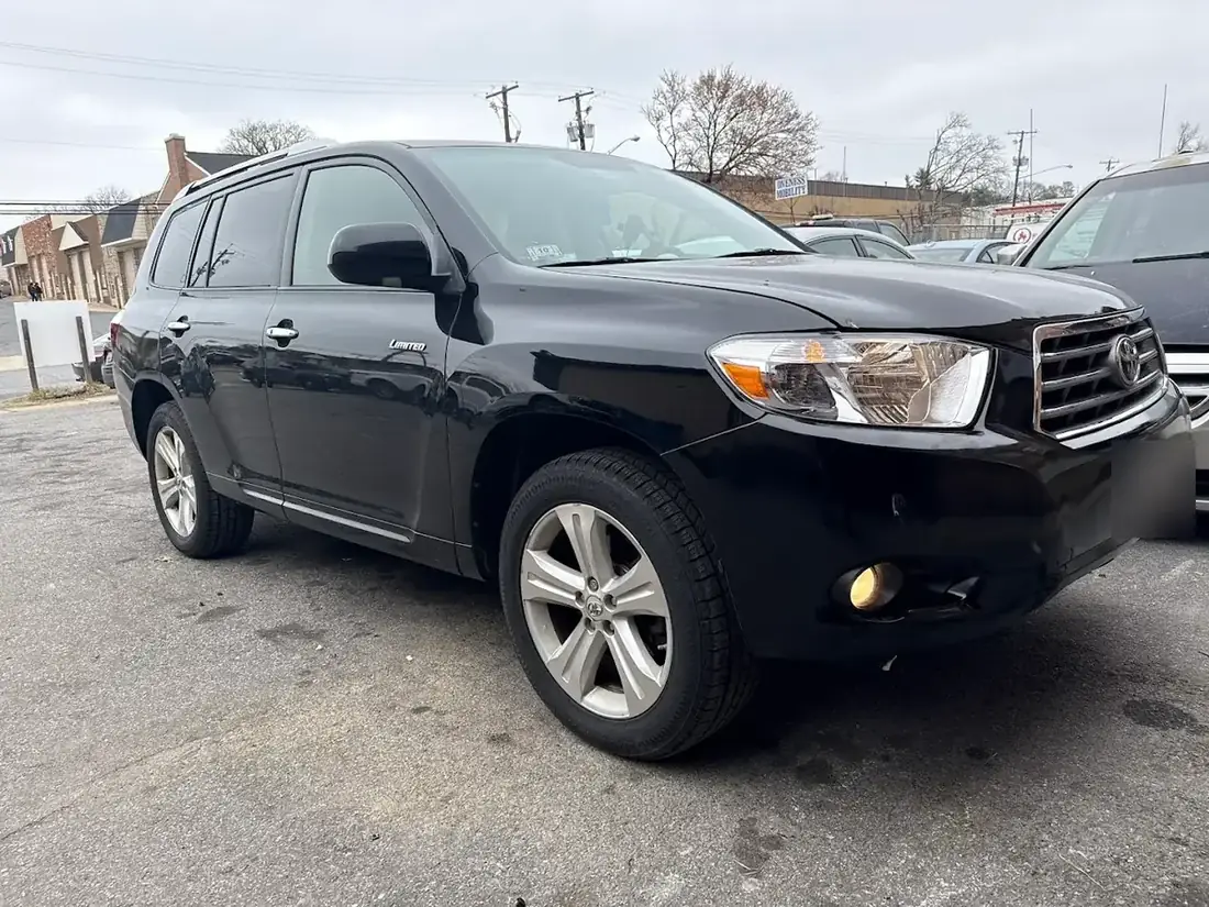 Toyota Highlander repaired at Kenny Auto Body in Forestville MD
