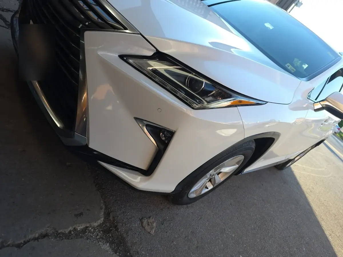 White Lexus with flawless paint finish at Kenny Auto Body